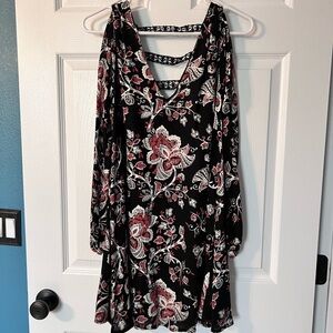 ASTR Open sleeve dress